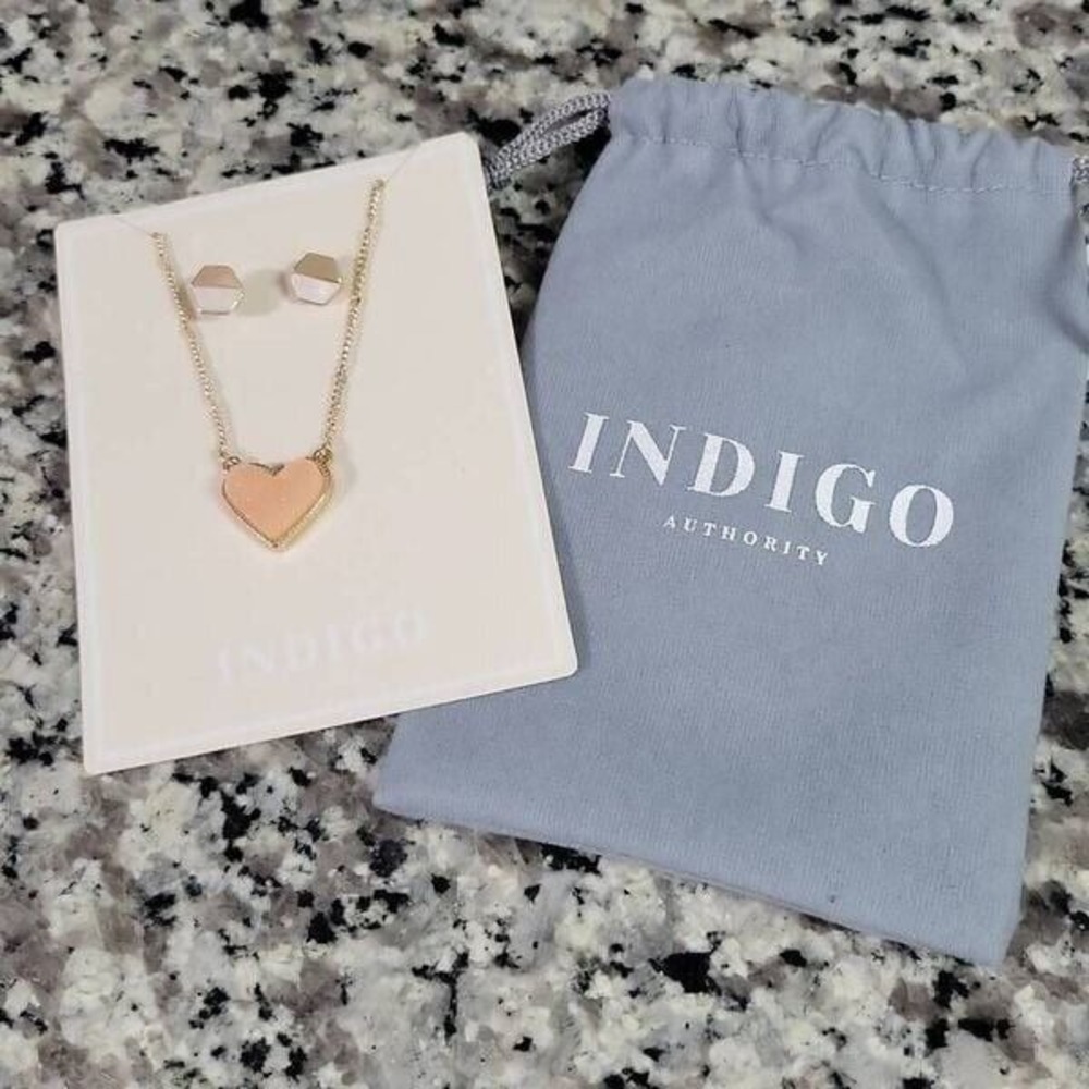 Earring and‎ necklace set